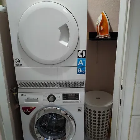 דירה Cozy In The Center